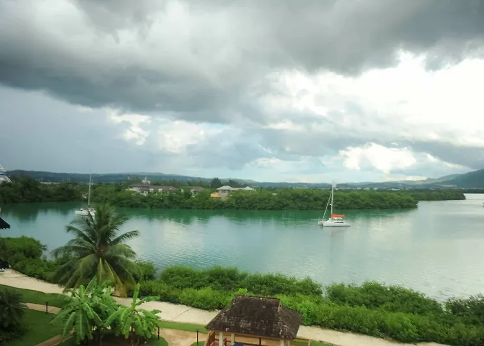 Hotel Lagoons